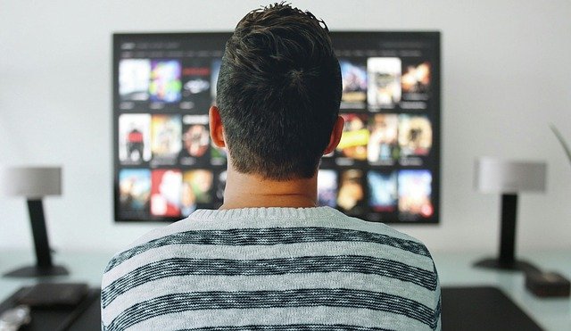 Rok 2020: COVID-19 sprzyja stabilnej sytuacji na rynku płatnej telewizji i dynamizuje wzrost rynku SVOD
